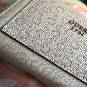 BRAND NEW NEVER USED GUESS WRISTLET